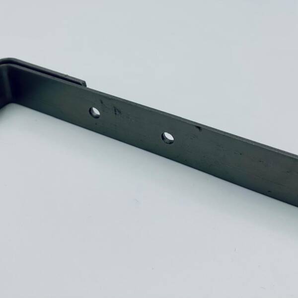 Hak dachowy typu J  z regulacją